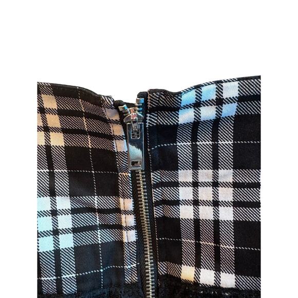 Dolls Kill Widow Pleated Plaid Skirt White Black Plus Size 1X NWT - Picture 7 of 10